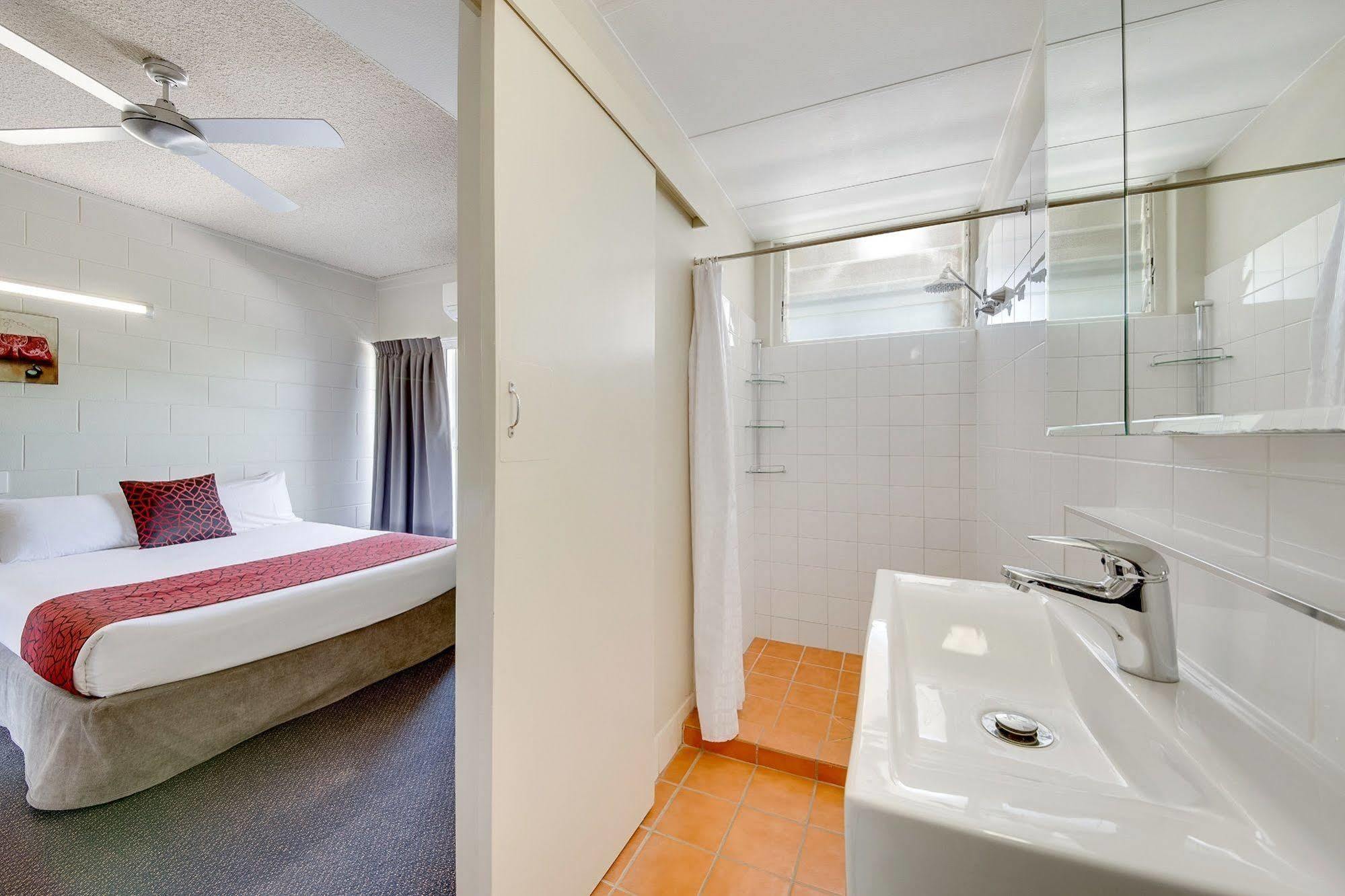 Camelot Motel Gladstone Exteriér fotografie